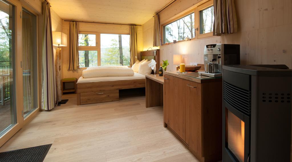 Baumhaus Lodge Schrems Schrems  エクステリア 写真